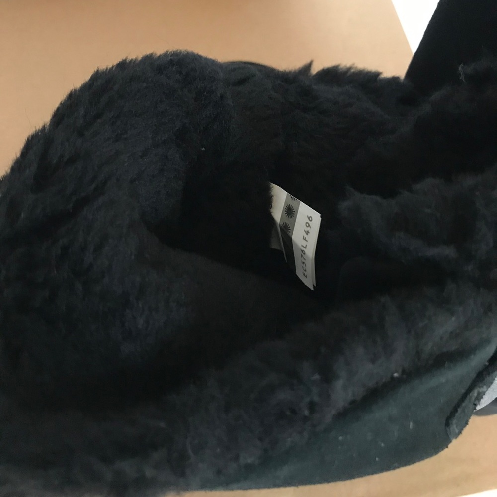 UGG Short Continuity Bow Boots - Picture 7 of 7